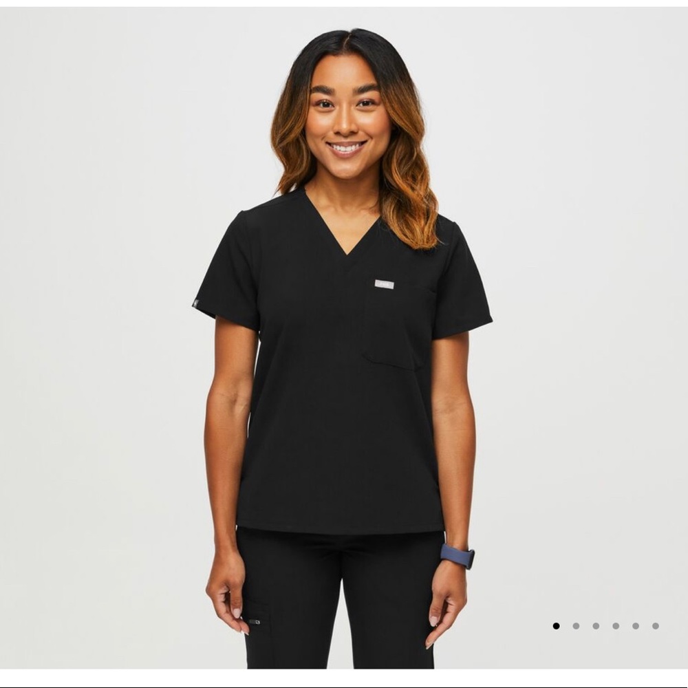Women’s Figs Scrub Top with pocket